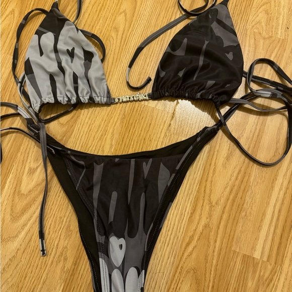 Bikini - Picture 4 of 4